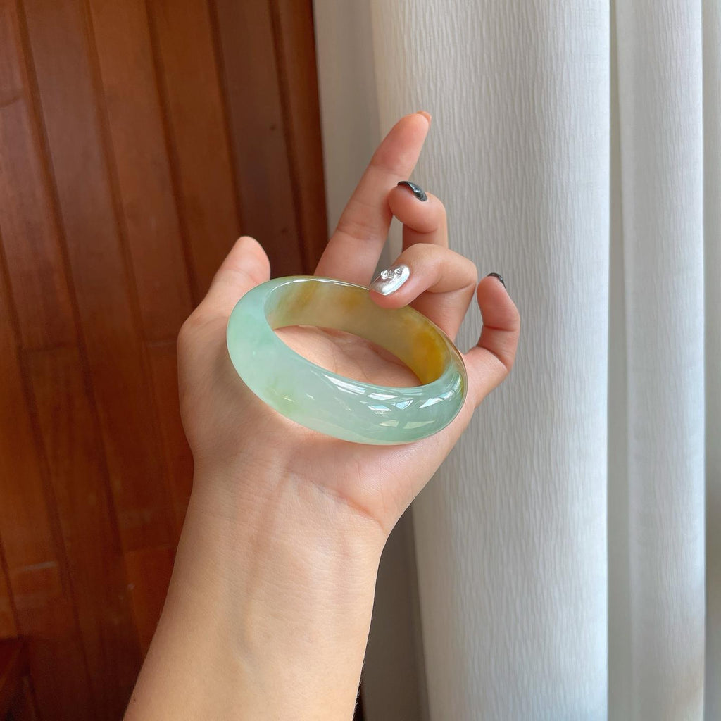 冰种宽版晴底黄翡特色镯（54.5mm）（yc278057）