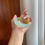 冰种宽版晴底黄翡特色镯（54.5mm）（yc278057）