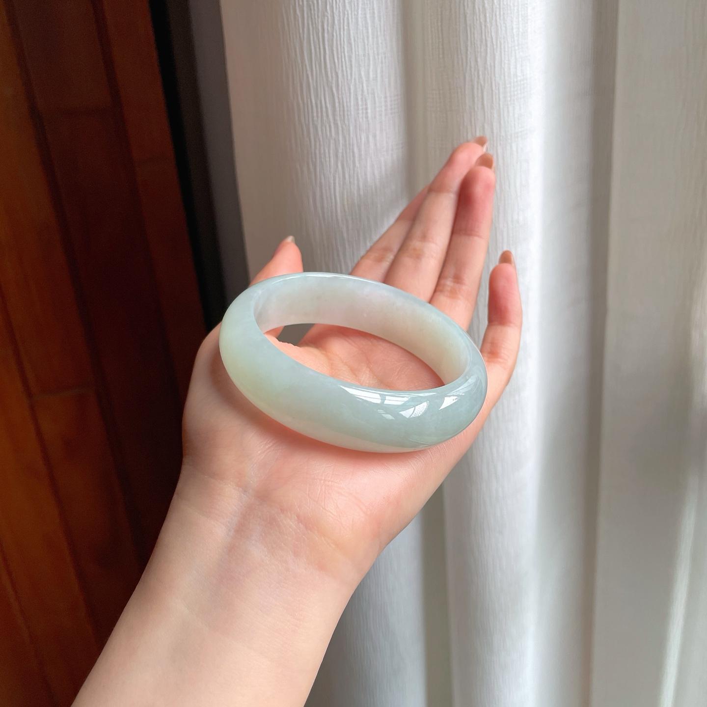 糯冰种淡底色宽版翡翠平安镯（58.2mm）（yc354349）