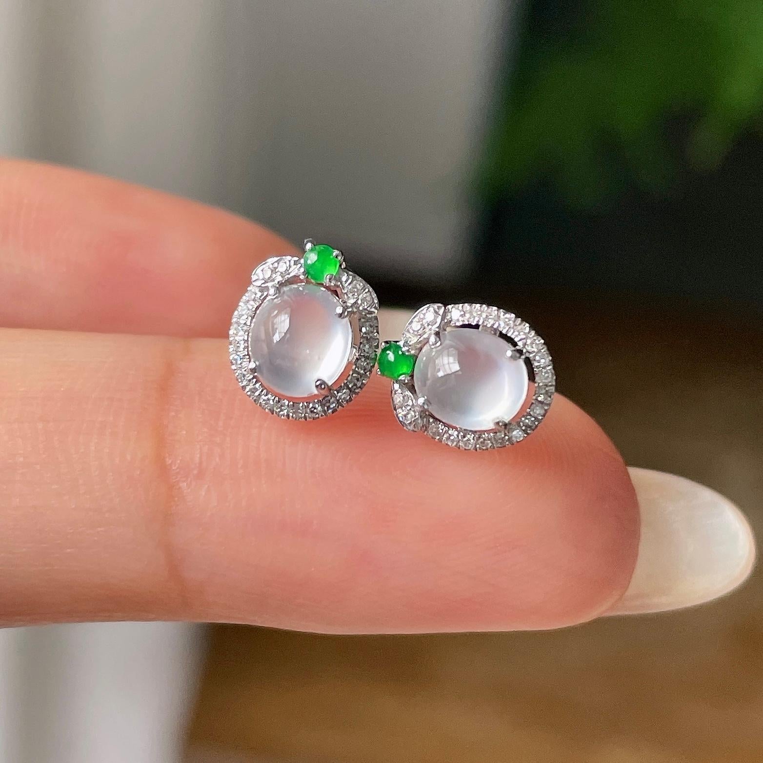 18k金钻镶高冰种无色蛋面耳钉    天然缅甸A货翡翠（yc345000）