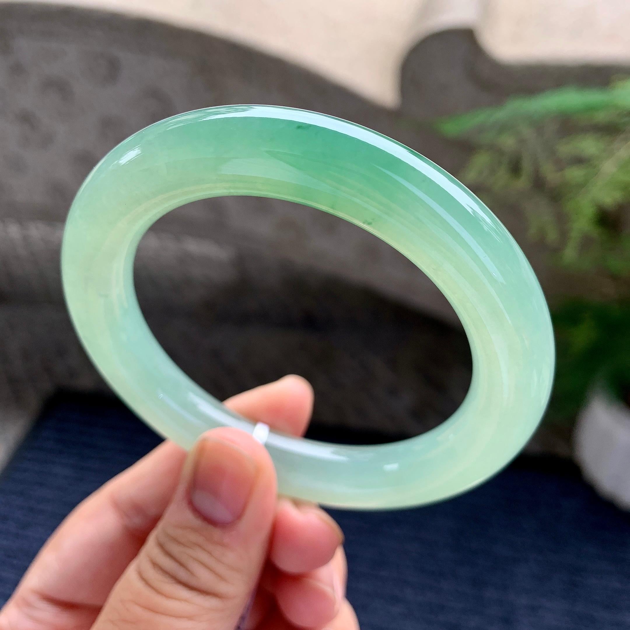 糯冰种晴底飘花圆条手镯（55.4mm）（yc228508）