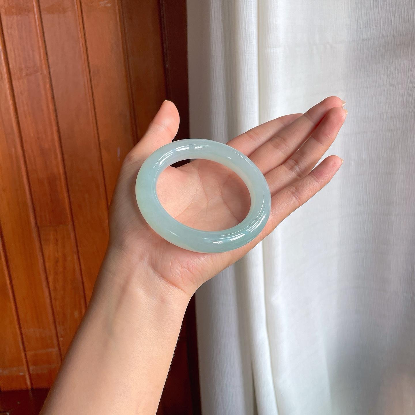 细糯冰晴底翡翠圆条手镯（56.3mm）（yc400219）