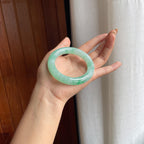 糯冰飘翠色翡翠圆条手镯(53mm)（yc423152）