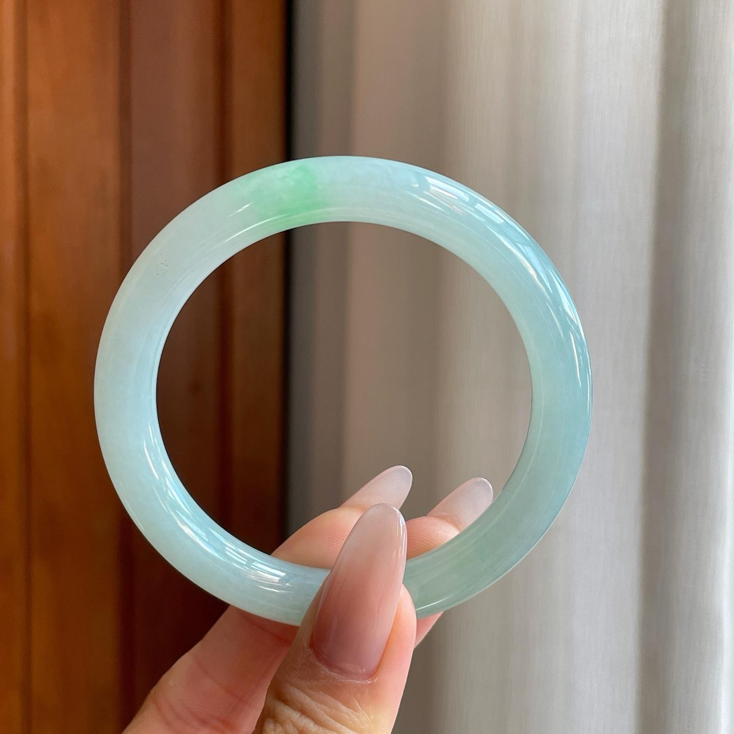 糯冰淡晴底飘花翡翠圆条（53.8mm）（yc270318）