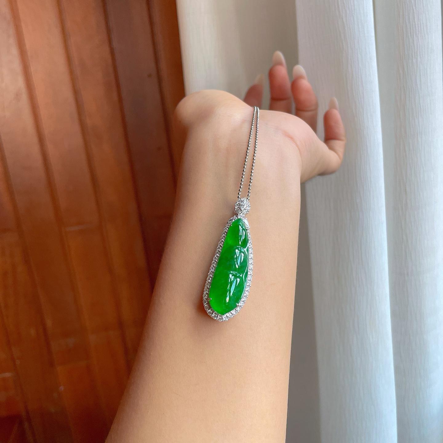 18k金镶冰种满绿翡翠豆子（yc261412）