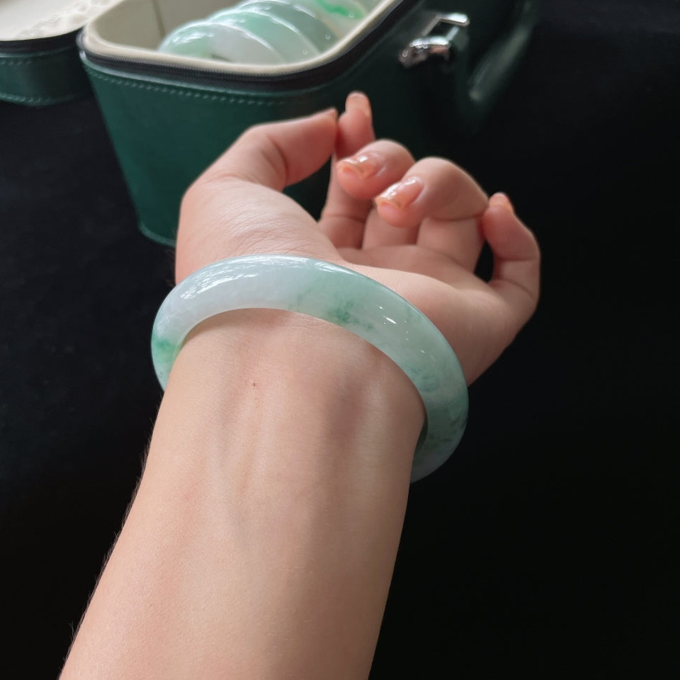 细糯种飘花正圈翡翠手镯（58mm）（yc019901）
