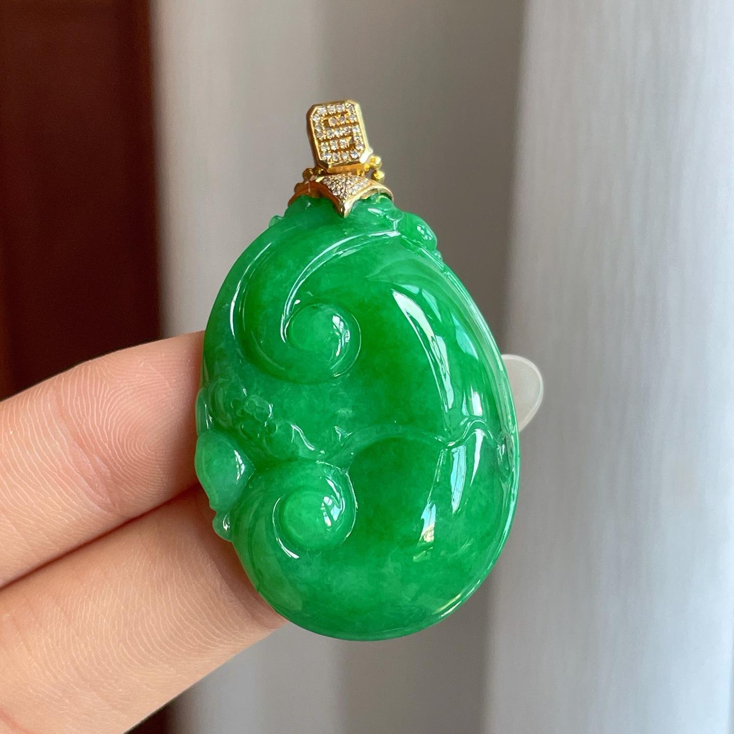 18k金扣糯冰满绿翡翠如意（yc261413）