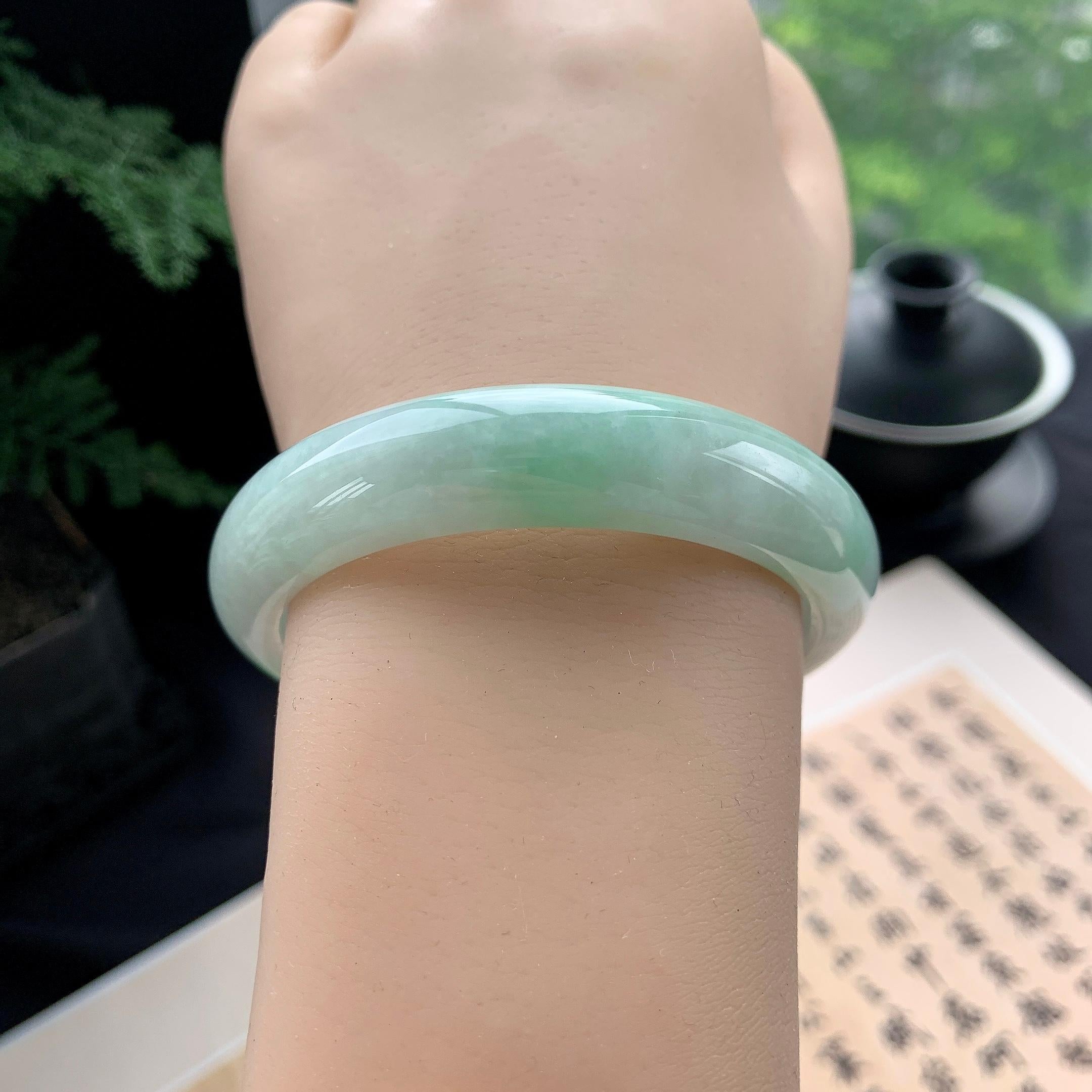 细糯种淡晴底飘绿正圈平安镯 54圈口 天然缅甸A货翡翠（yc473065）