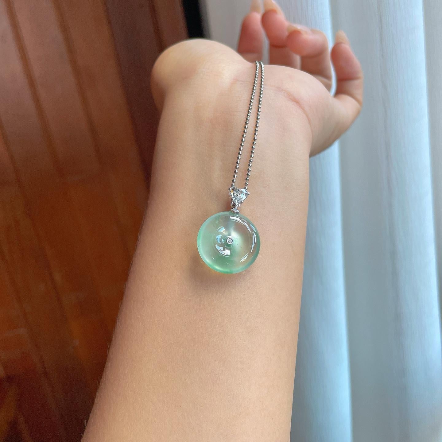 18k金扣冰种飘绿花翡翠平安扣（yc241856）