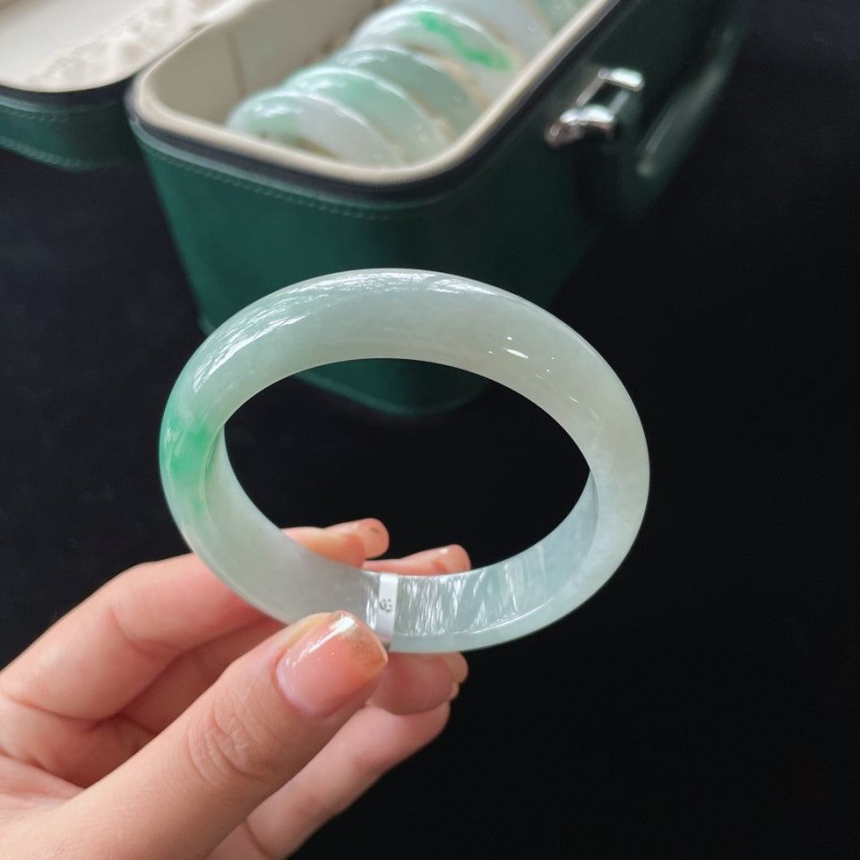 糯冰白底青正圈翡翠手镯（55.5mm）（yc019899）