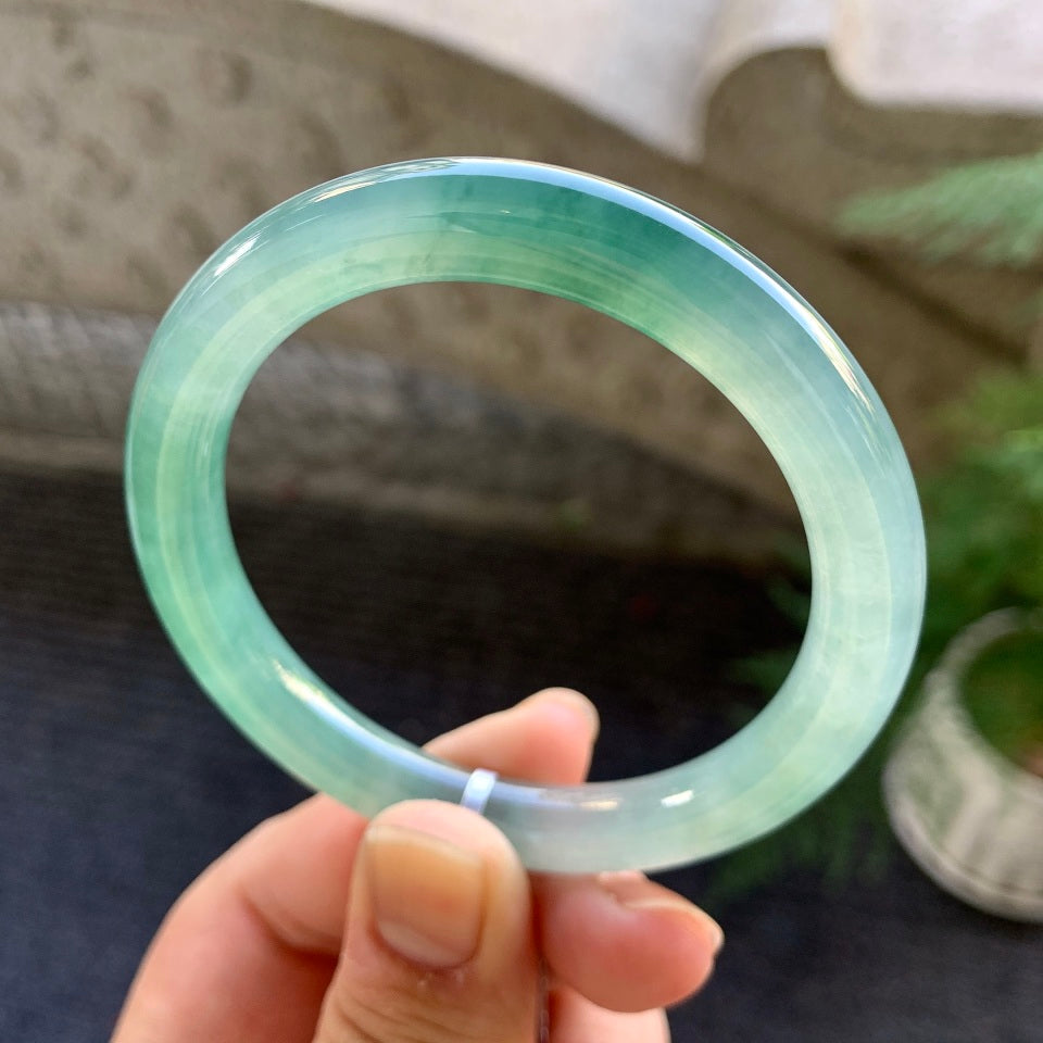 糯冰晴水飘花圆条手镯（53.8mm）（yc028508）