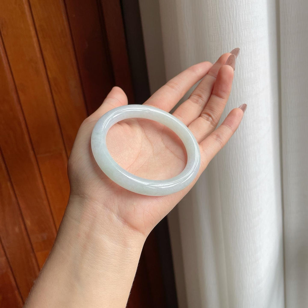 糯种淡底色圆条翡翠手镯（56.8mm）