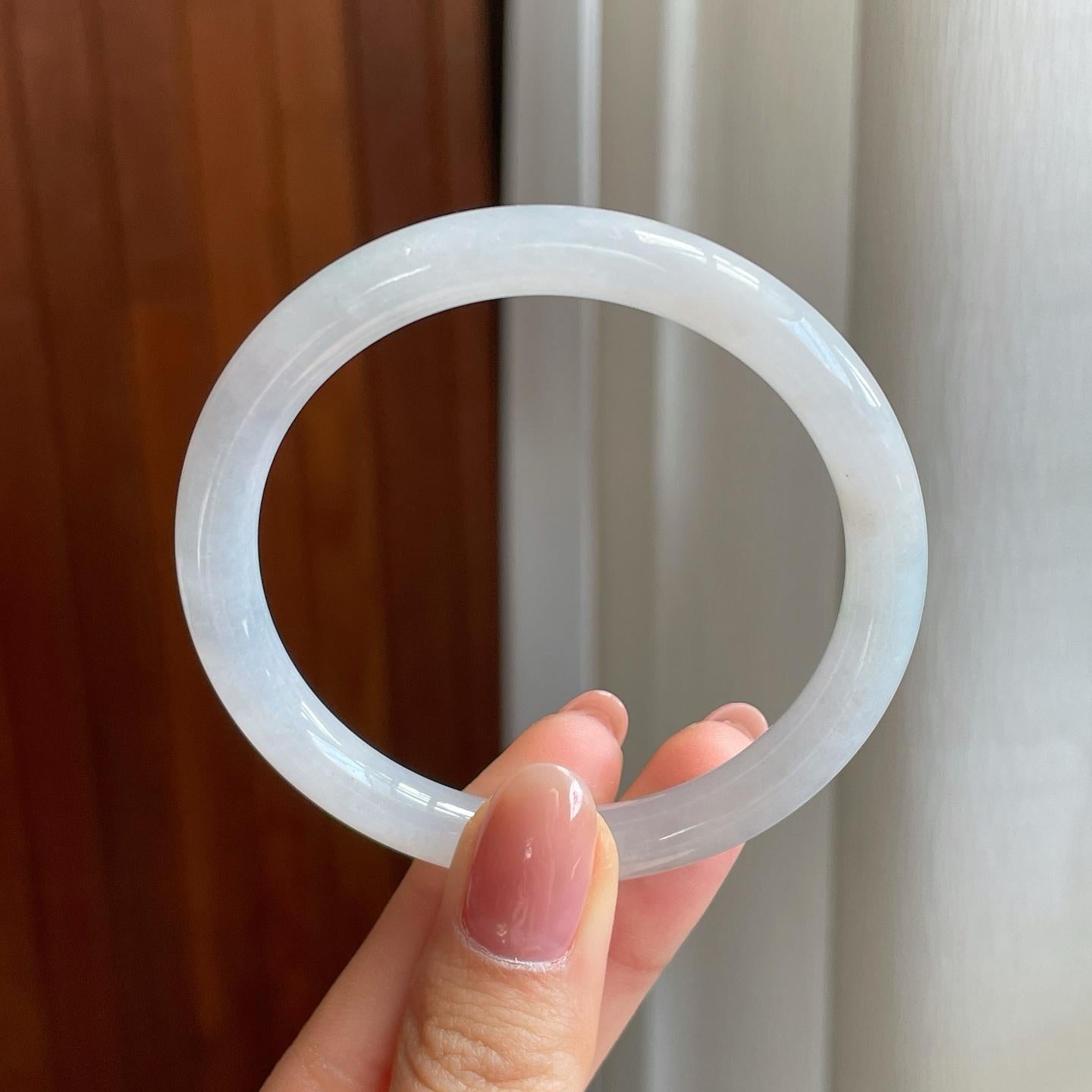 冰种淡春底翡翠圆条手镯（54mm)（yc323838）