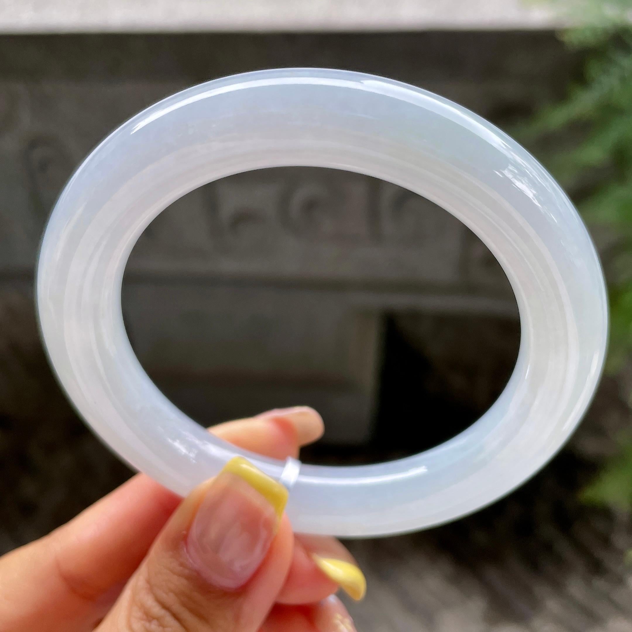 细糯种带底色圆条手镯55.8圈      天然缅甸A货翡翠（yc383113）