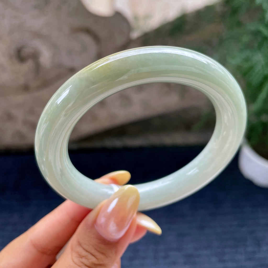 细糯种飘黄翡圆条手镯55.8圈 天然缅甸A货翡翠（yc464111）
