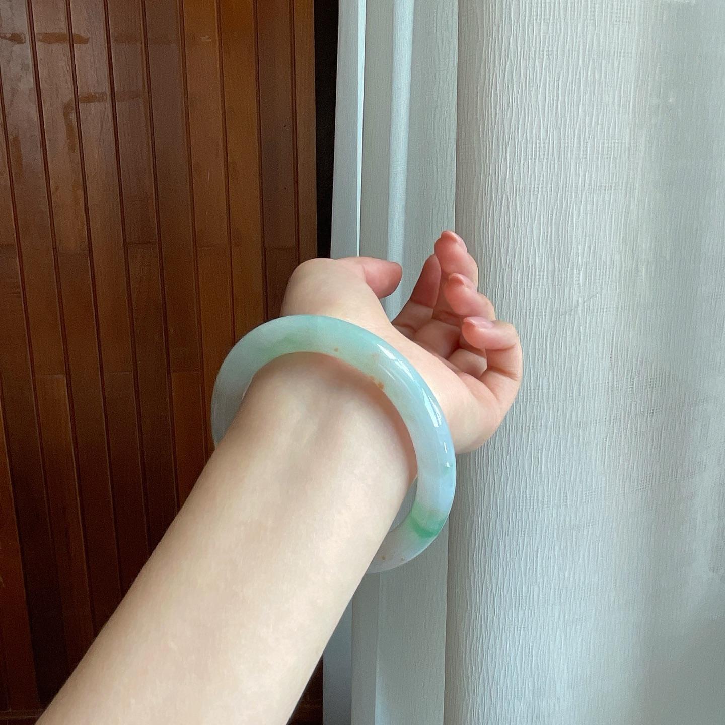 糯冰飘花翡翠圆条手镯（55mm)（yc323655）