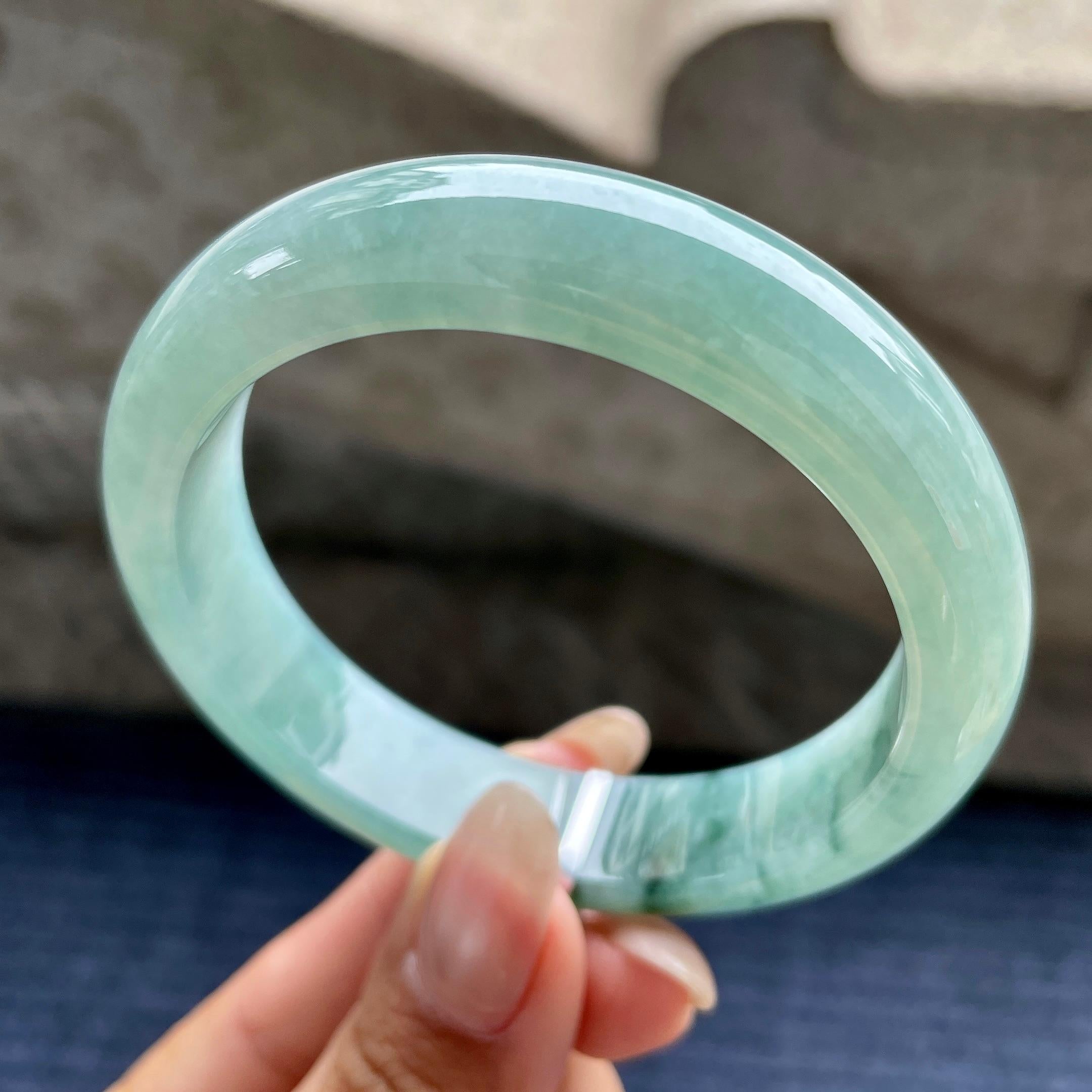 糯冰种飘蓝花正圈平安镯56mm  天然缅甸A货翡翠（yc345817）