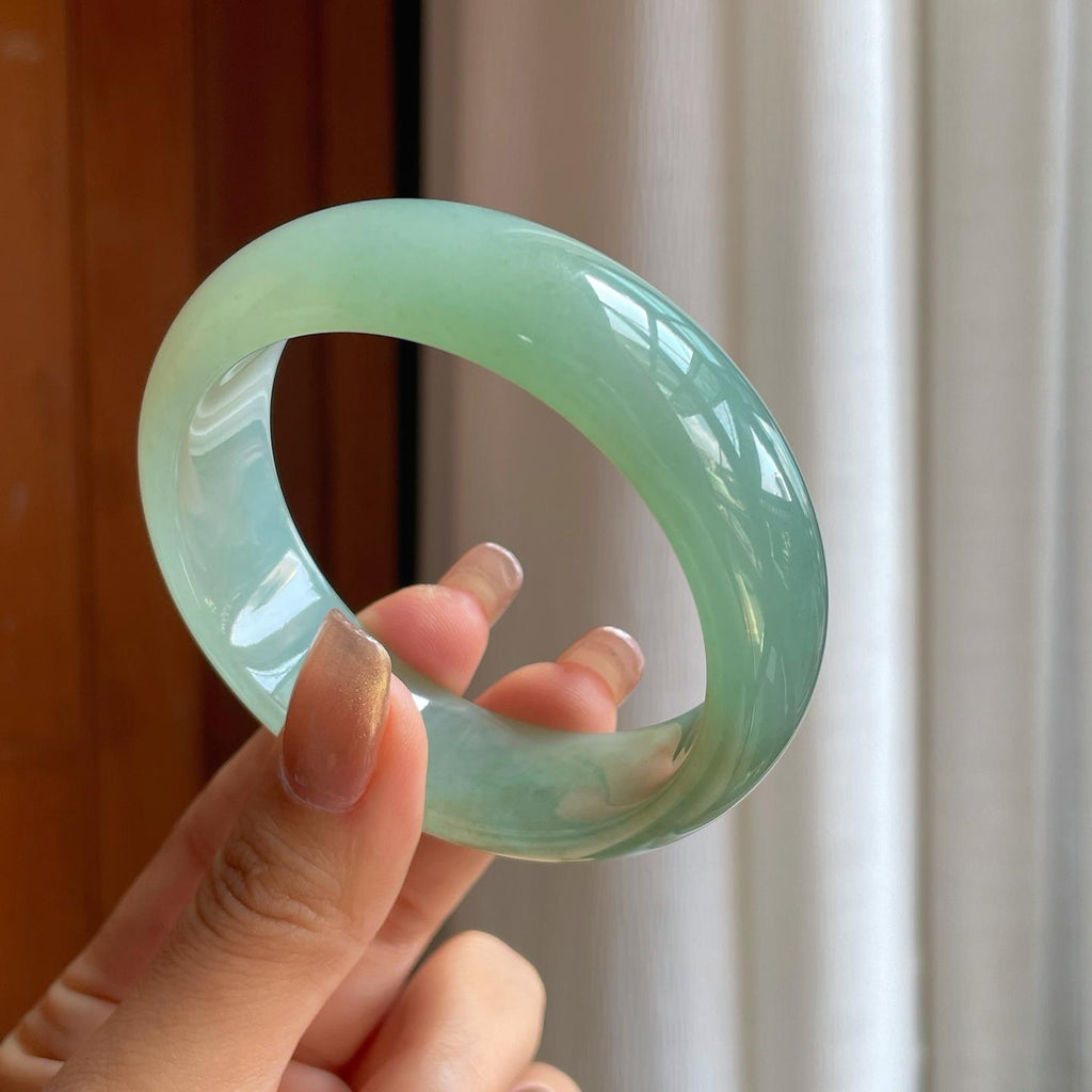 糯冰晴底宽版翡翠平安镯（58mm）（yc373872）