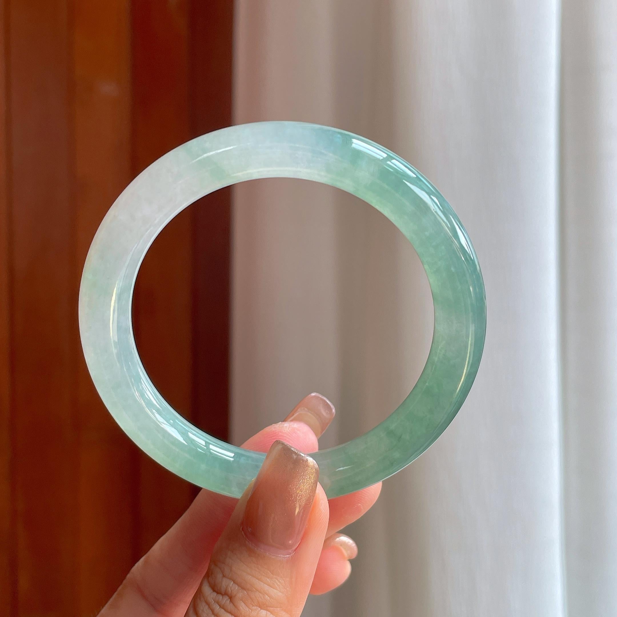 冰种晴底翡翠圆条手镯（55.7mm）（yc373523）