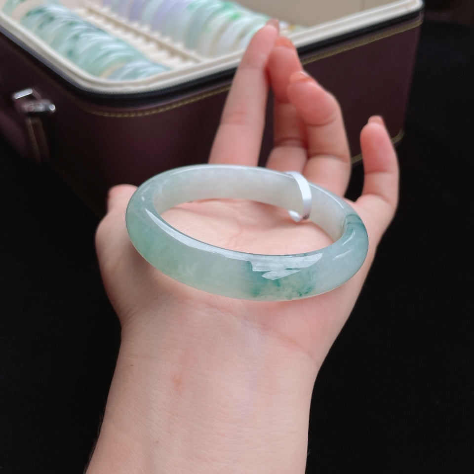 糯冰飘花正圈翡翠手镯（56mm）（yc017399）