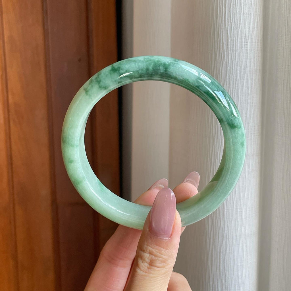 细糯冰带底色翡翠平安镯（64.5mm）（yc291899）