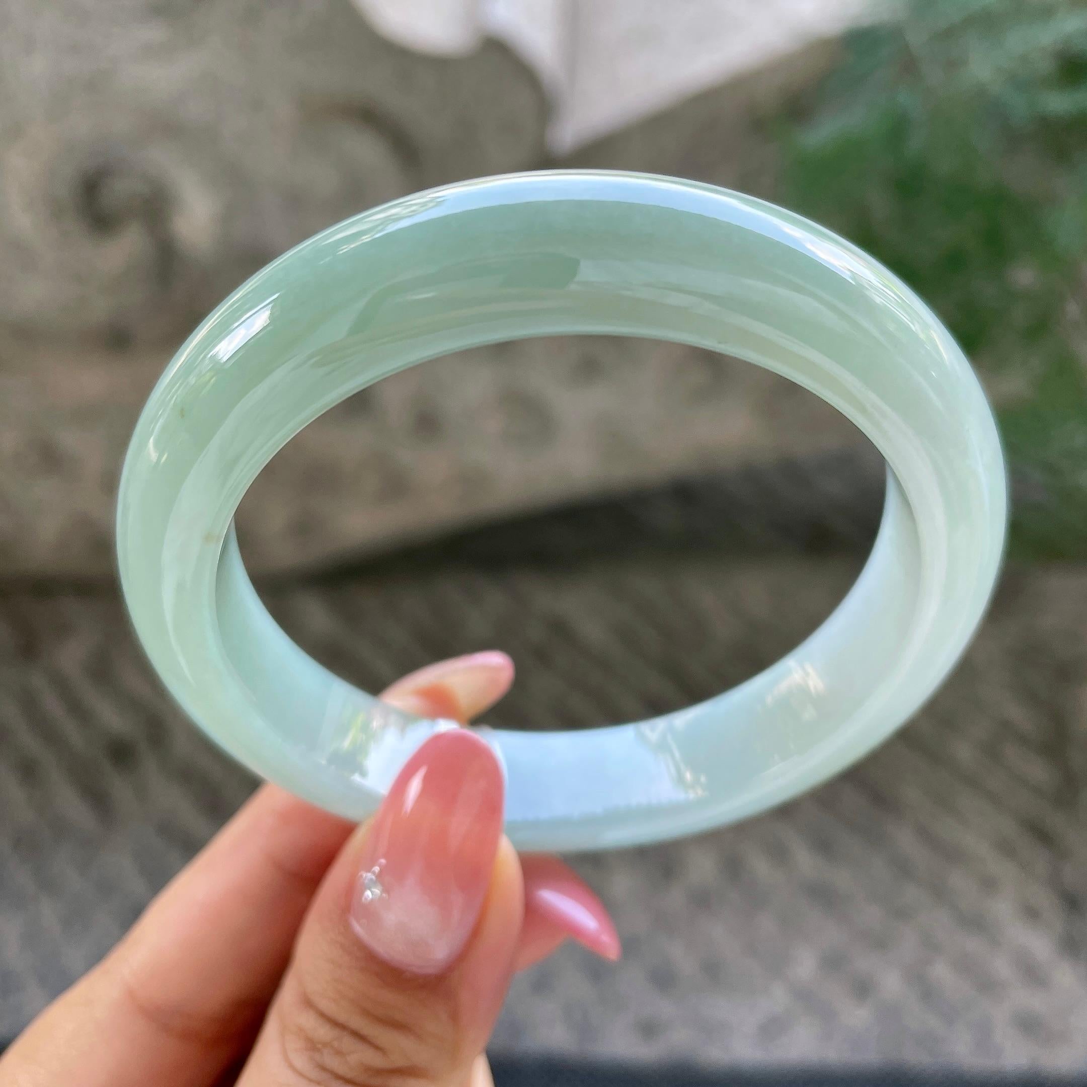 大圈口        细糯种晴底飘黄翡正圈平安镯58.2圈       天然缅甸A货翡翠（yc431606）