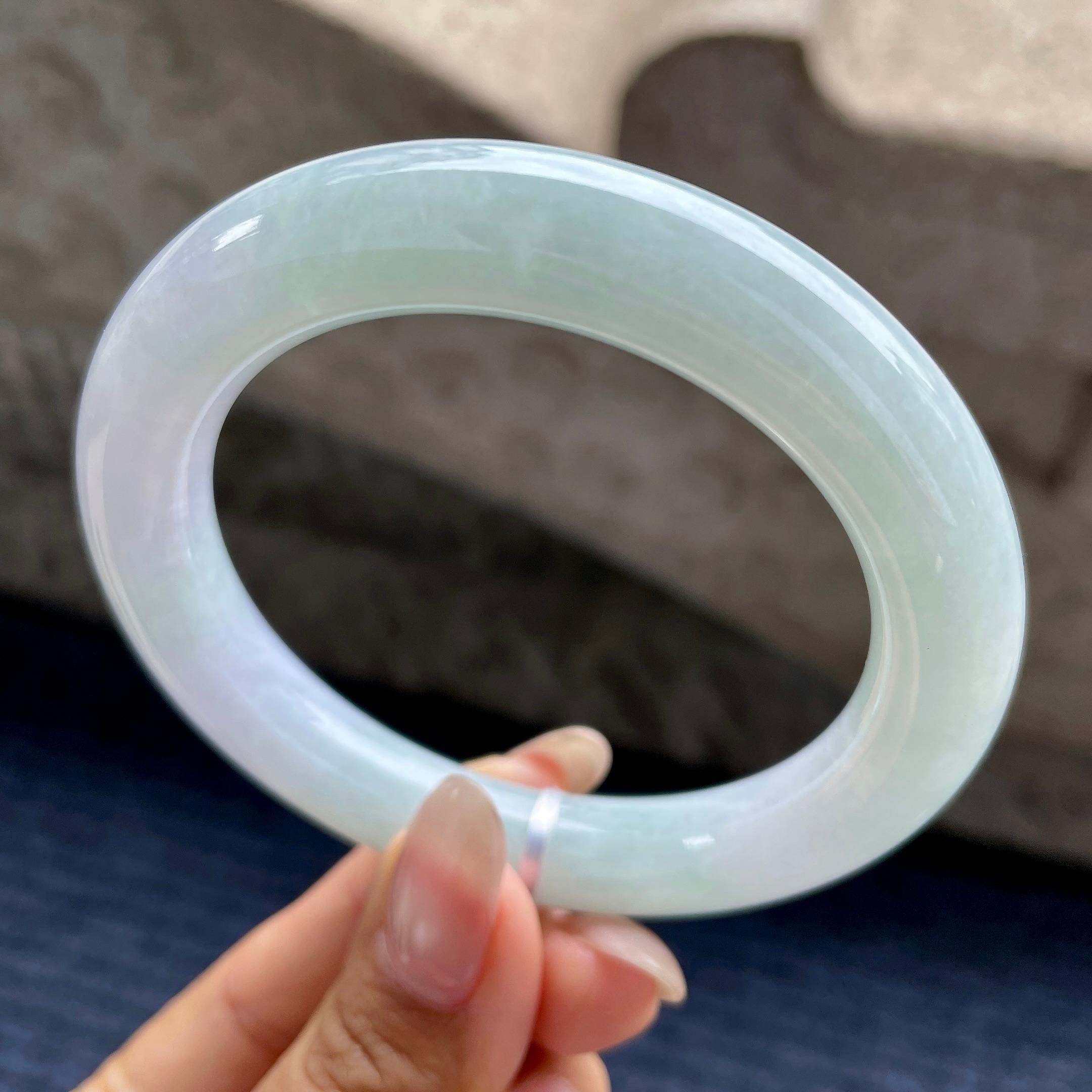细糯种淡春彩圆条手镯57圈   天然缅甸A货翡翠（yc346982）
