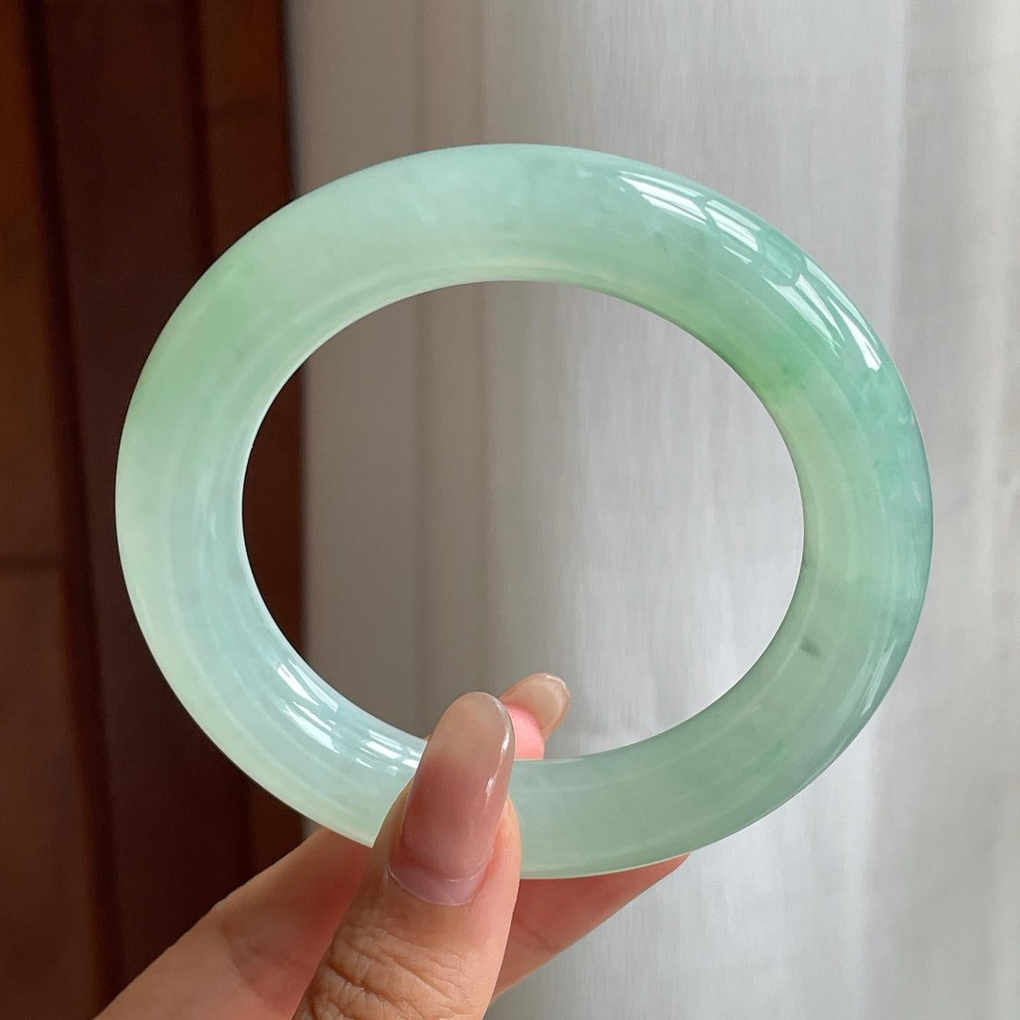 糯冰种晴底飘绿花翡翠圆条手镯（57mm）（yc198346）