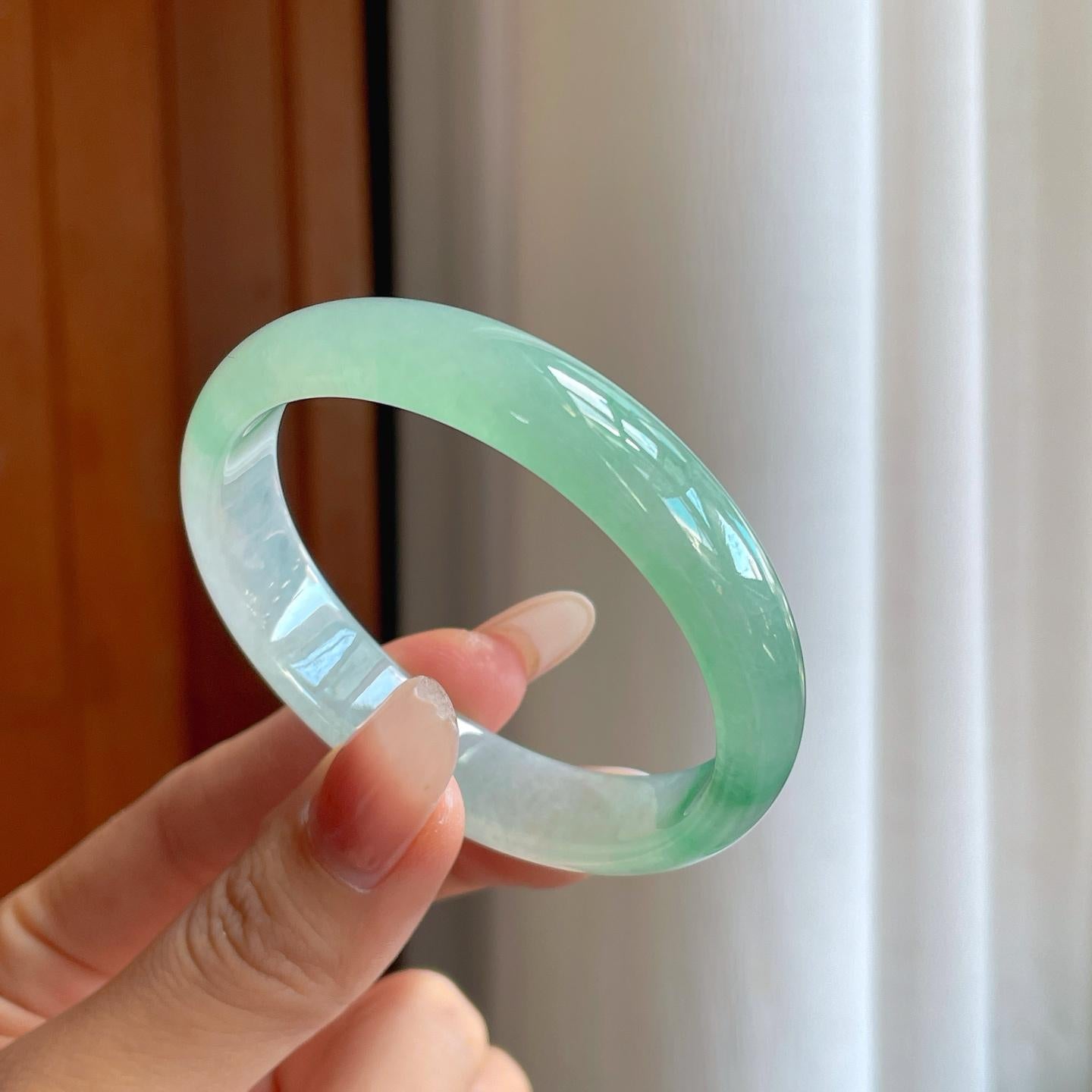 糯冰飘花翡翠贵妃镯（53.6mm）（yc270329）