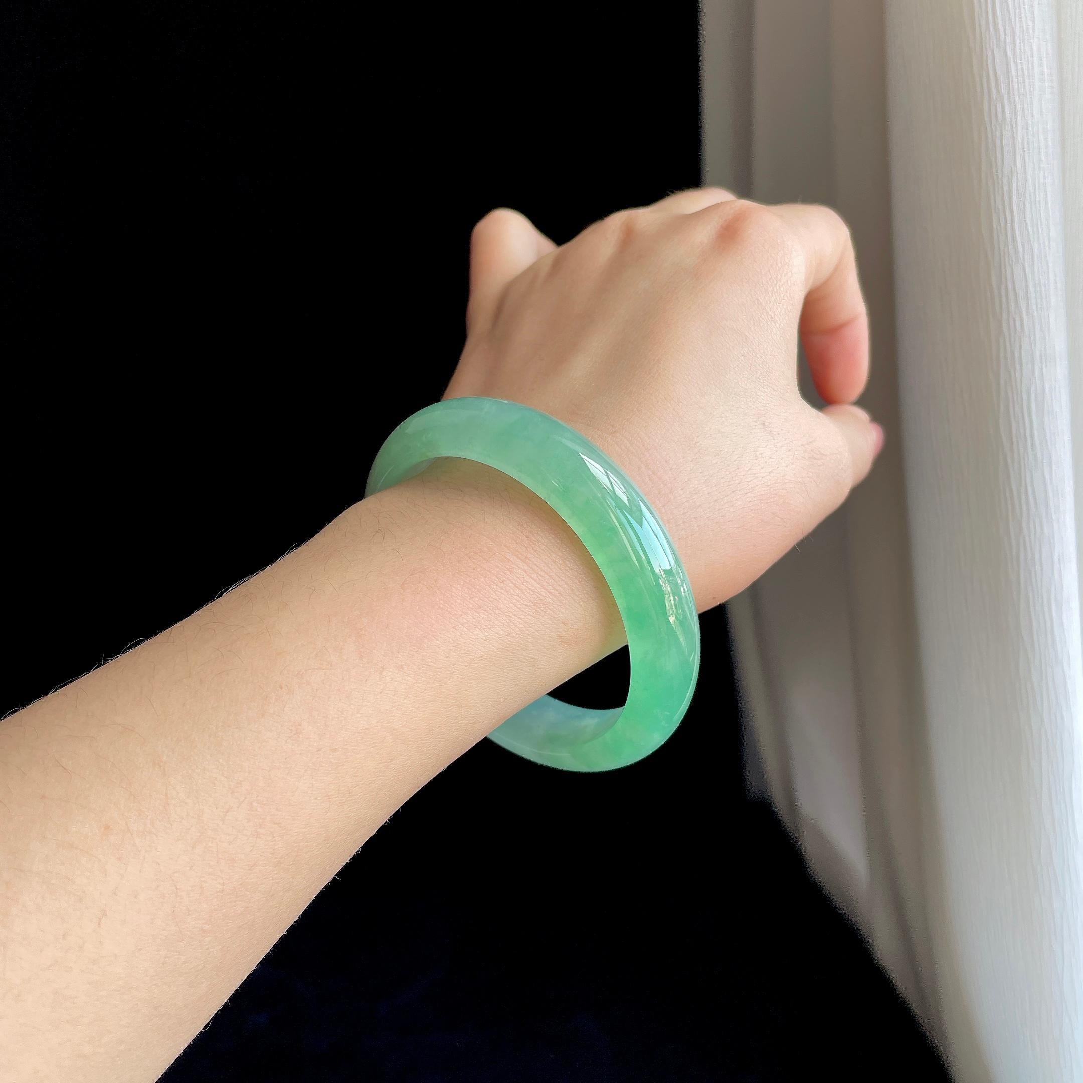 冰种晴绿底翡翠平安镯（58.3mm)（yc324010）