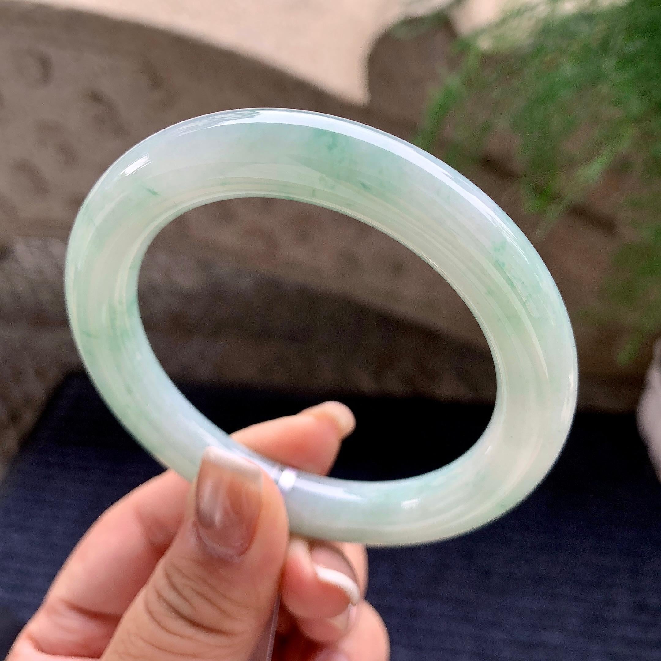 细糯种飘绿花圆条手镯 57.7圈口 天然缅甸A货翡翠（yc376073）