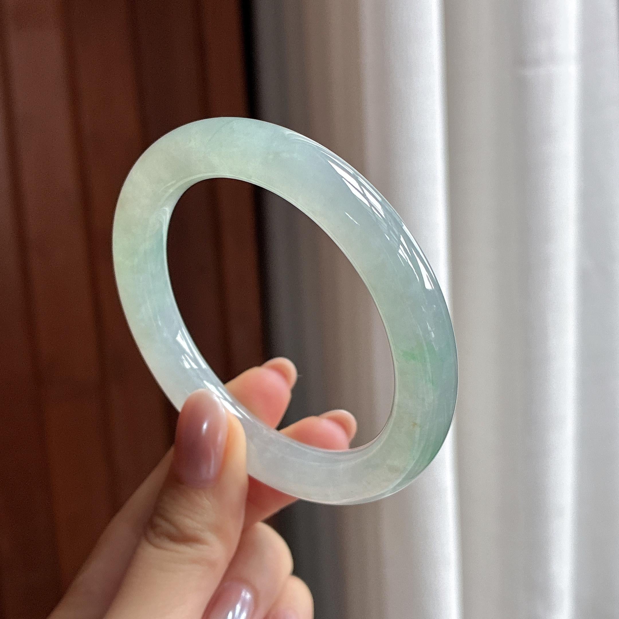 糯冰飘一抹绿圆条手镯 55圈 天然缅甸A货翡翠（yc497836）