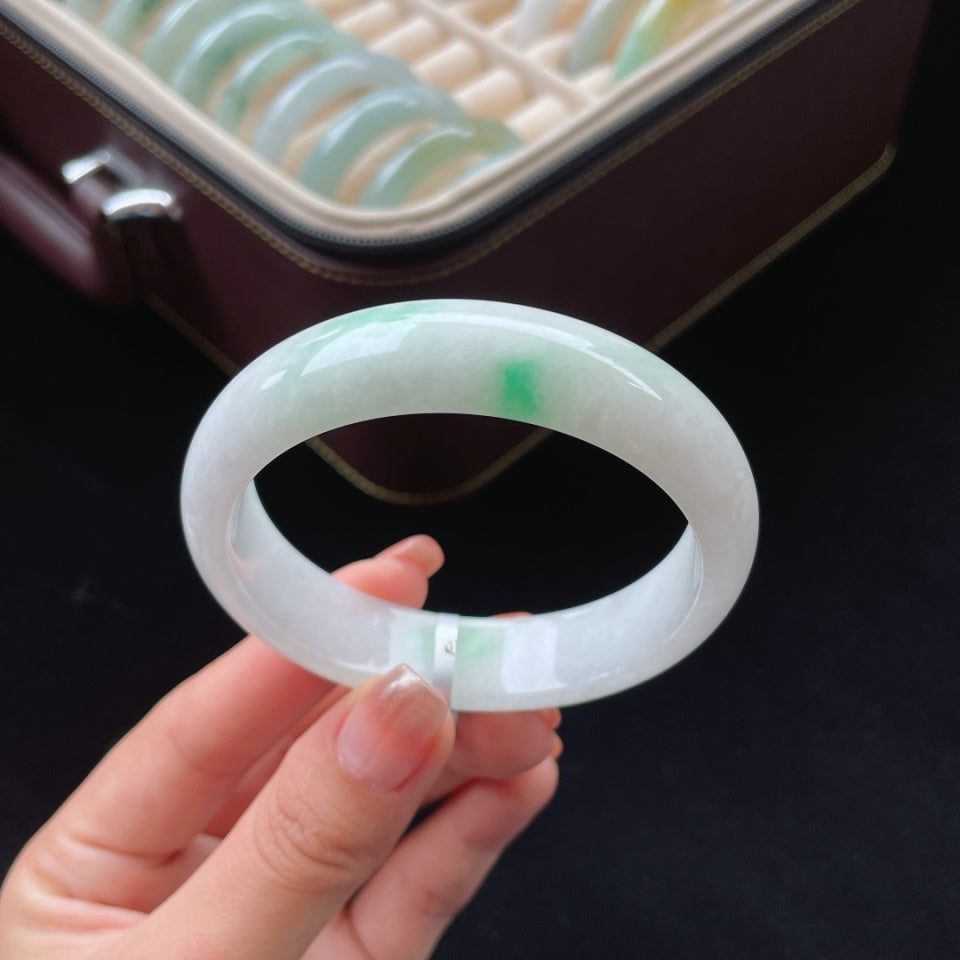 细糯白底青翡翠手镯（57.8mm）（yc017176）