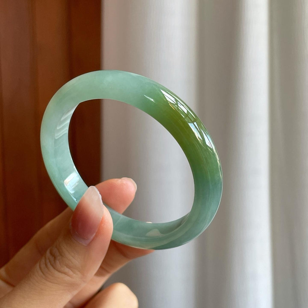 糯冰湖水绿带黄翡翡翠平安镯（53.5mm）（yc312950）