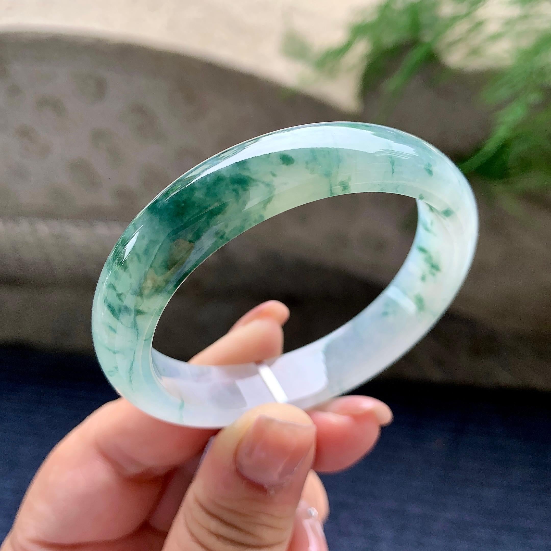 糯冰种飘绿花贵妃手镯 55.6圈口 天然缅甸A货翡翠（yc493658）
