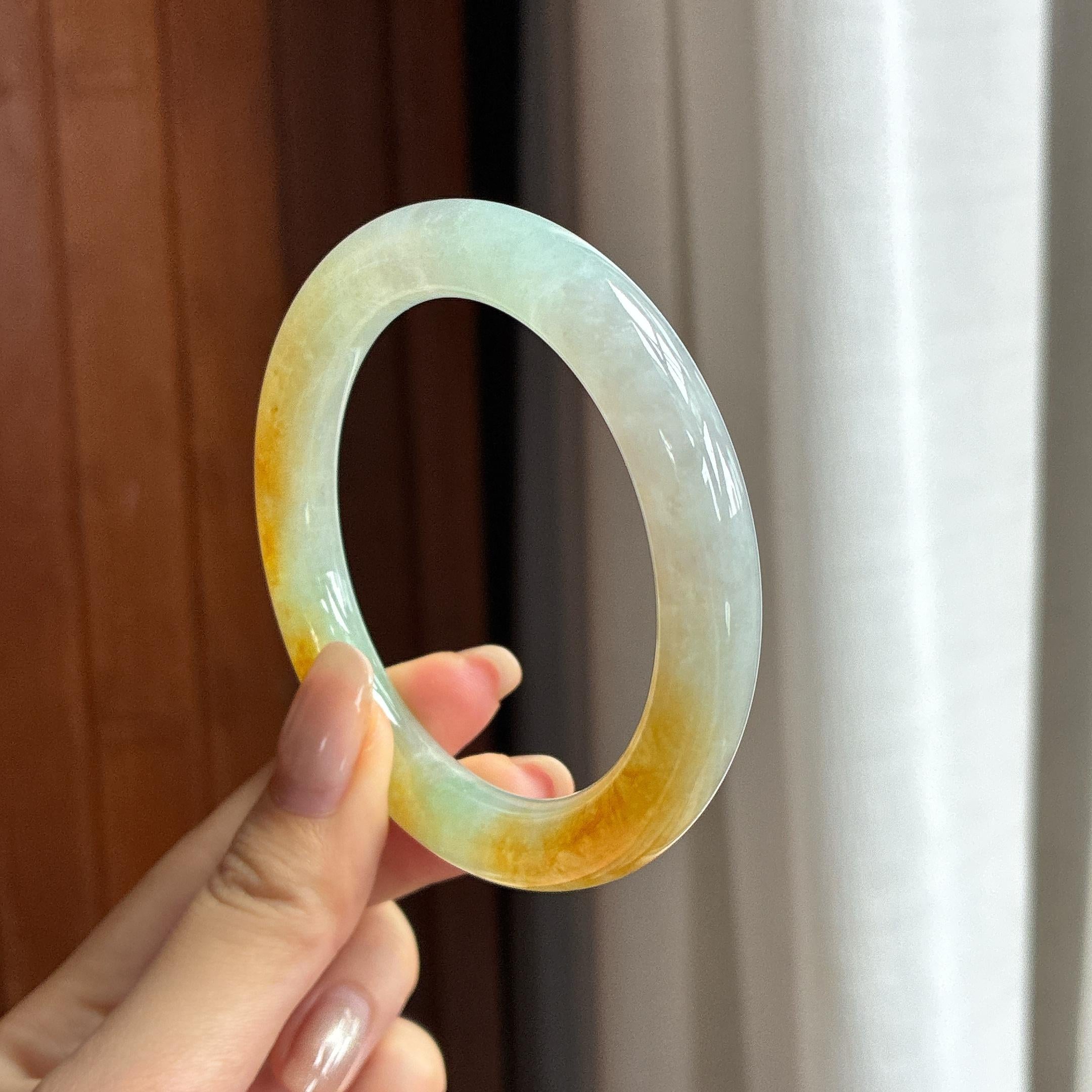 Vòng tay tròn ngọc phỉ thúy màu vàng băng như nếp đặc sắc, size 56, ngọc phỉ thúy tự nhiên loại A Myanmar (yc450850)