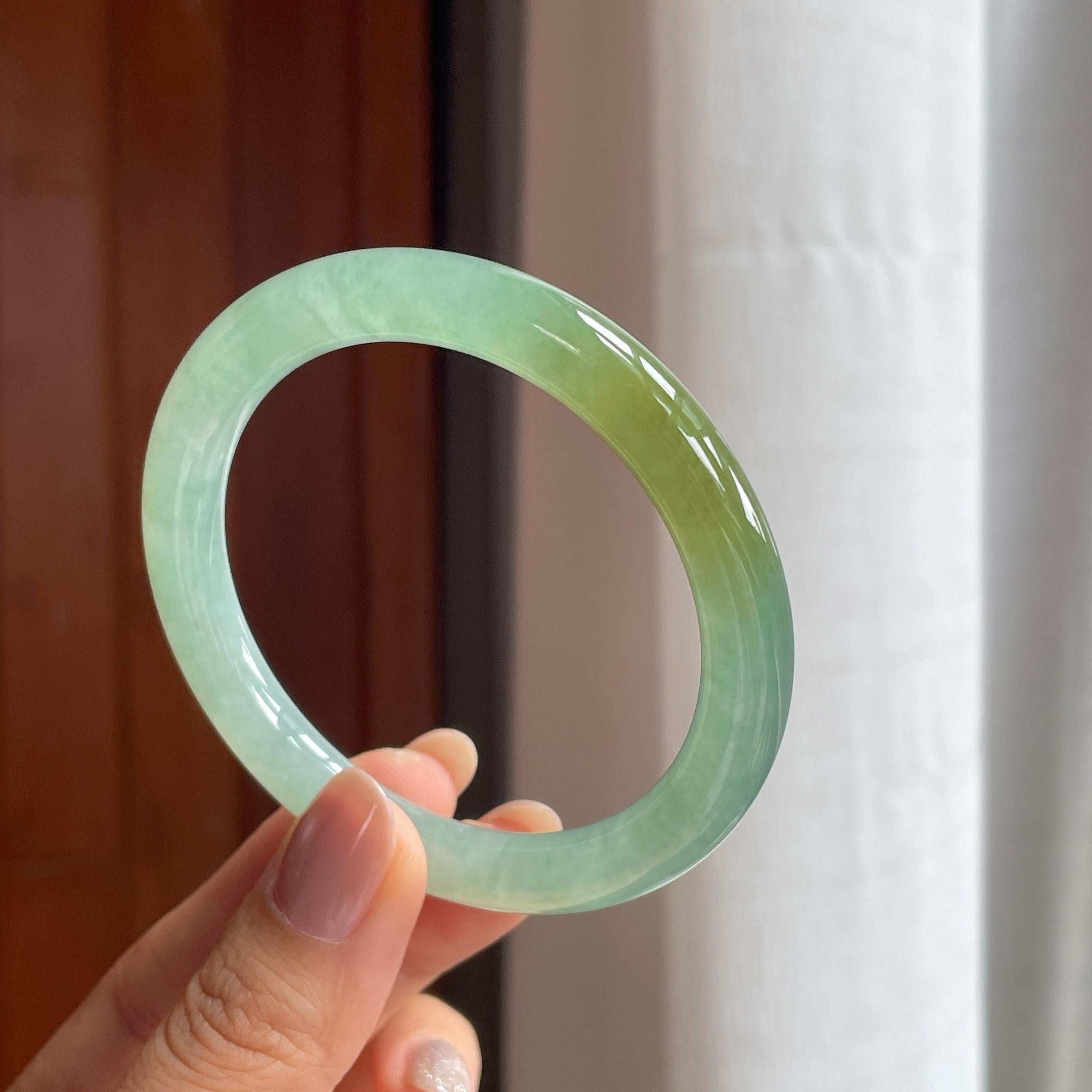 冰种晴底飘黄翡翠圆条手镯（55.2mm）（yc404806）