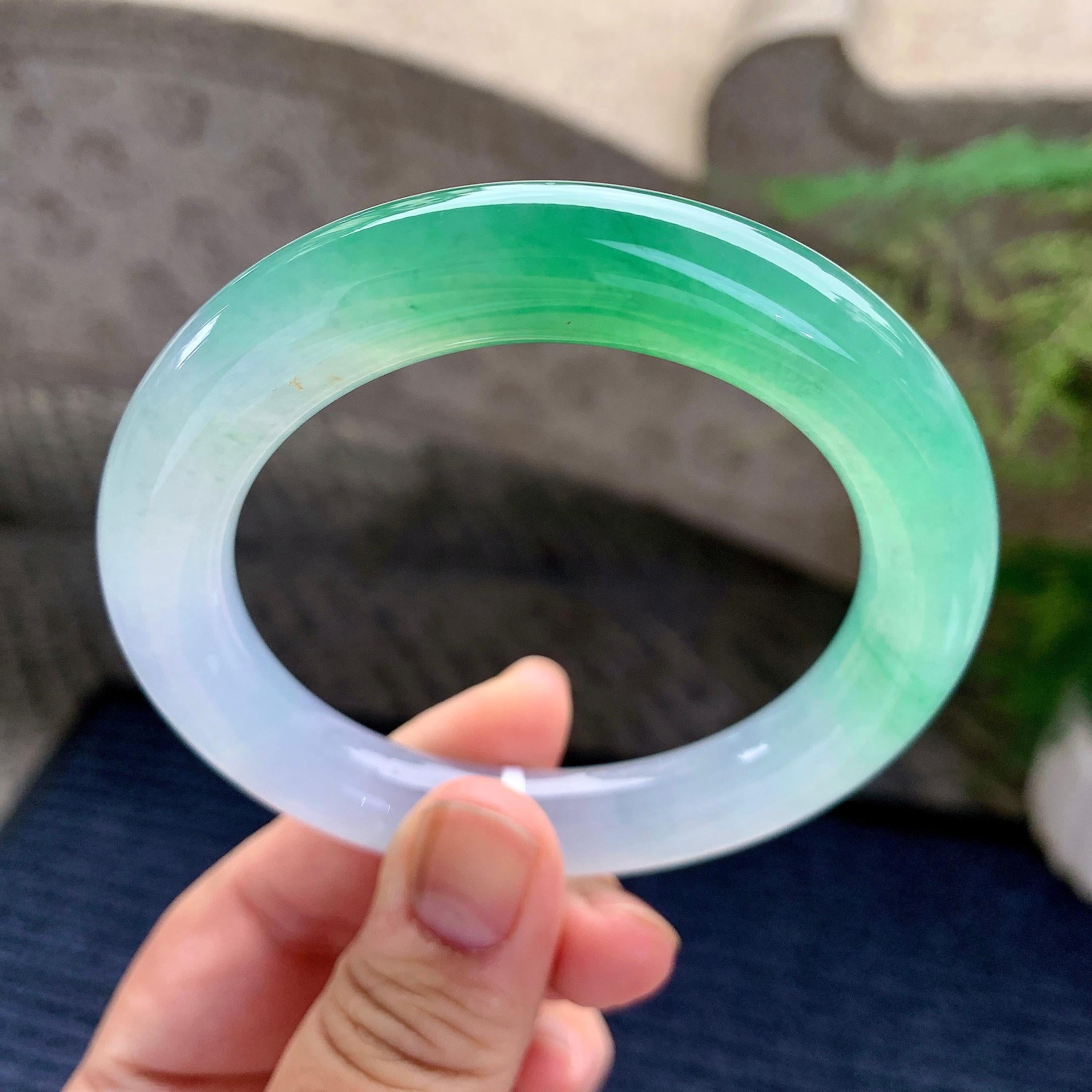 糯冰种翠绿圆条手镯（55.8mm）（yc228500）