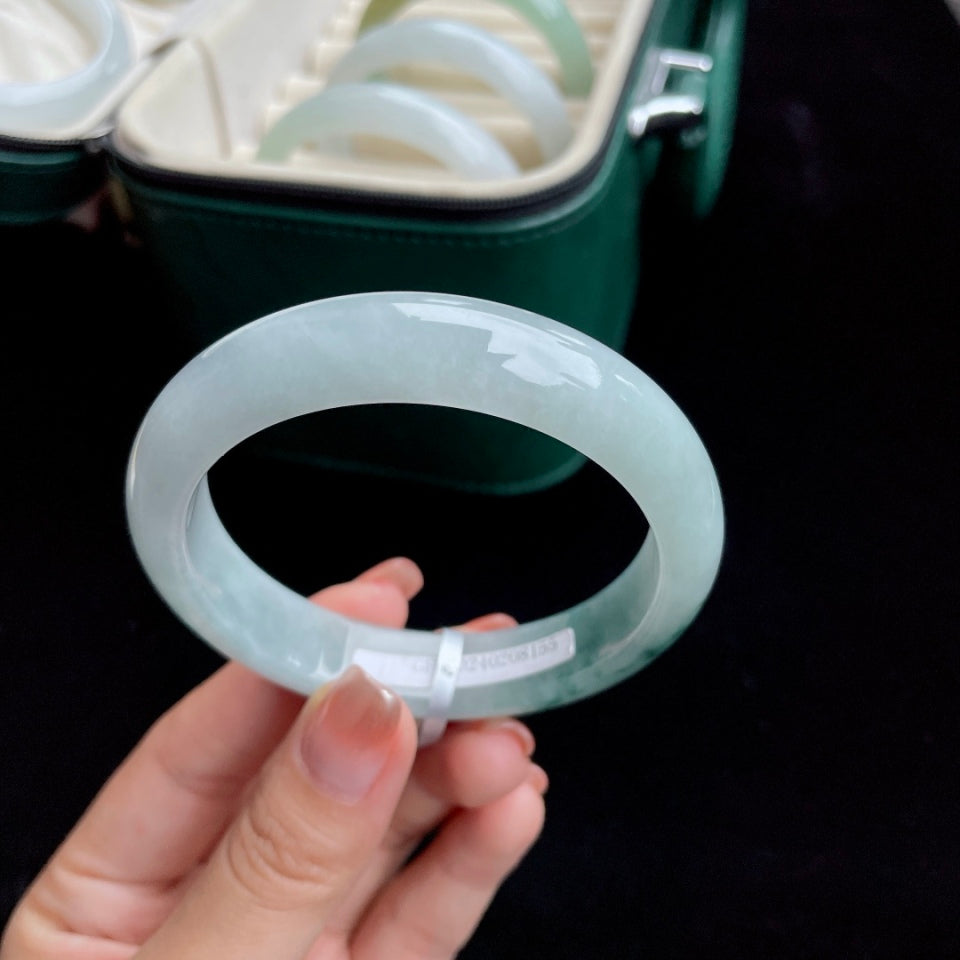 糯冰飘蓝花正圈翡翠手镯（57mm）（yc017164）
