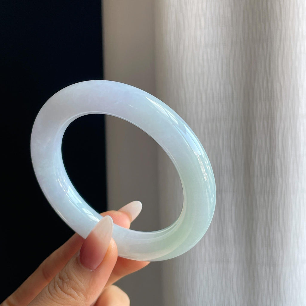 冰种淡春彩翡翠圆条手镯（55.5mm）（yc295019）
