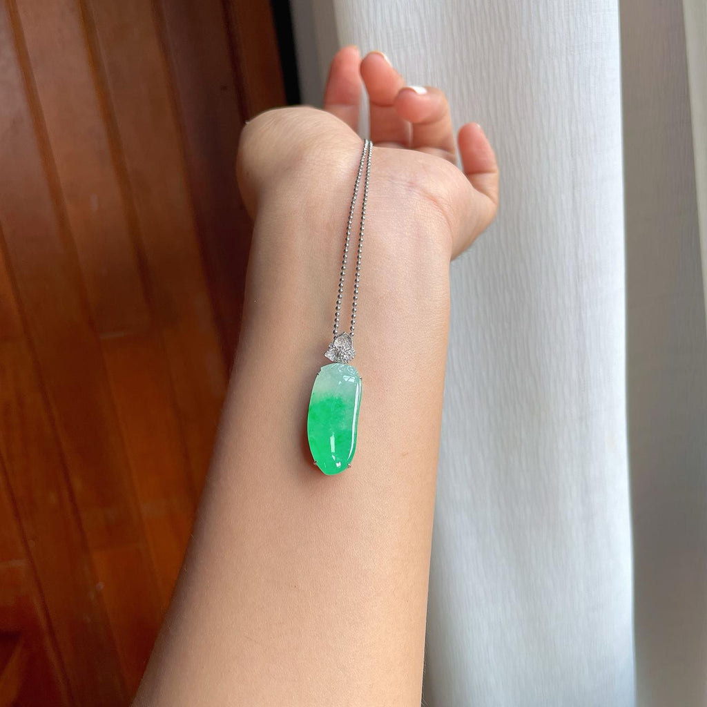 18k金镶糯冰飘绿翡翠福瓜（yc251743）