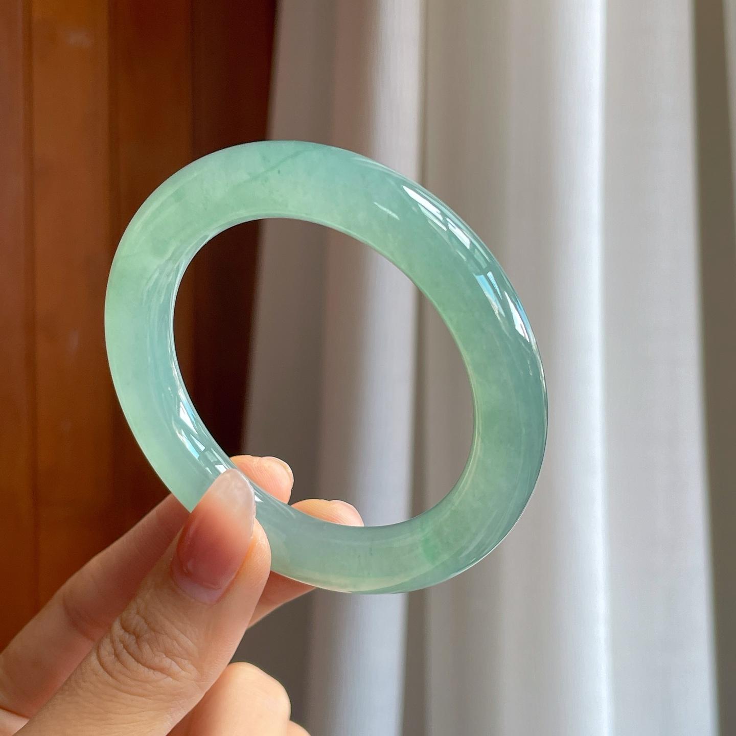 冰种湖水绿翡翠圆条手镯（53.5mm）（yc318633）