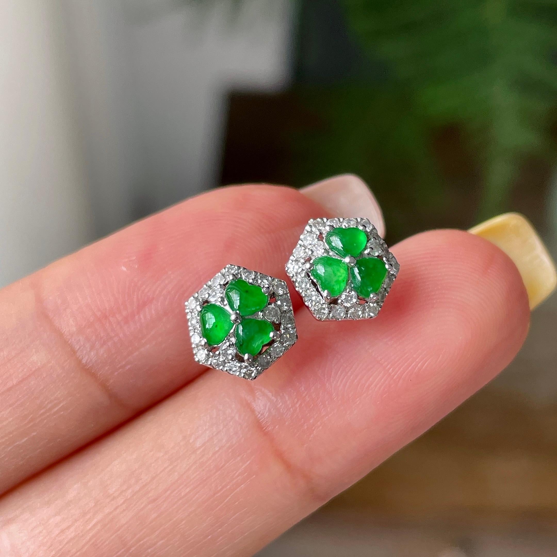 18k金钻镶糯冰种翠绿蛋面耳钉    天然缅甸A货翡翠（yc362132）