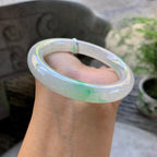 糯冰种飘绿圆条手镯（55.4mm）
