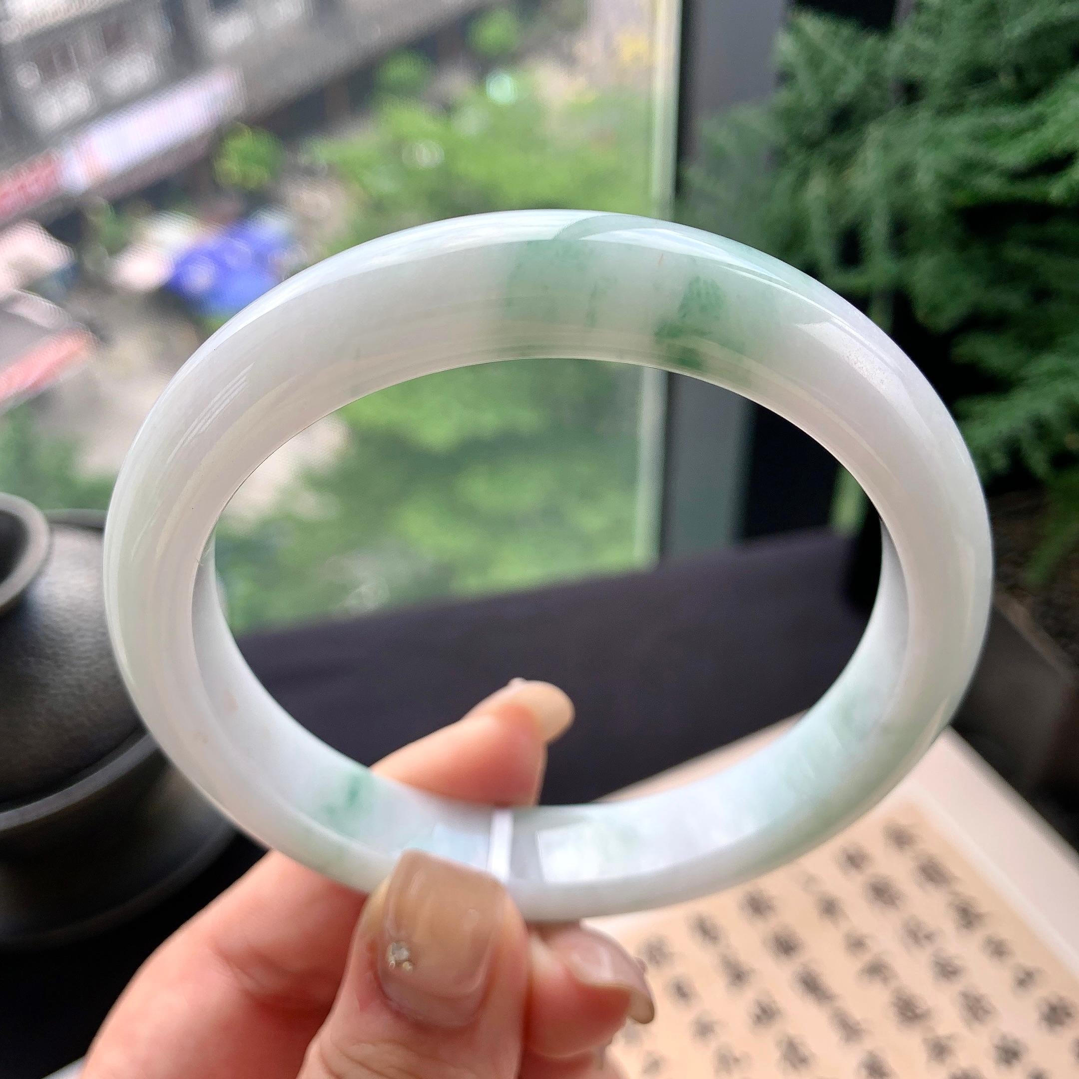 大圈口 细糯种飘绿花正圈平安镯 61.5圈口 天然缅甸A货翡翠（yc477614）