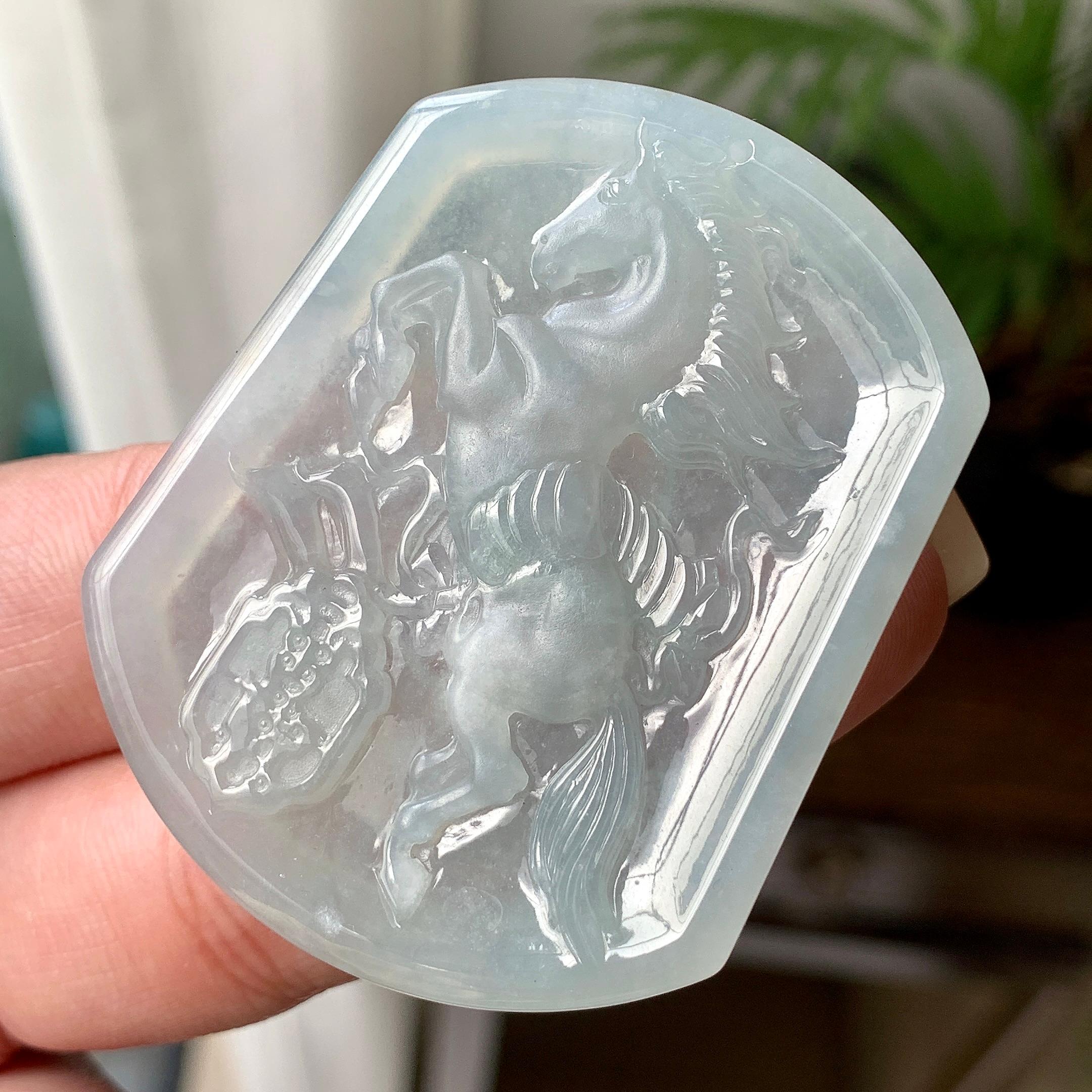 糯冰种带底色马牌挂件  天然缅甸A货翡翠（yc427815）