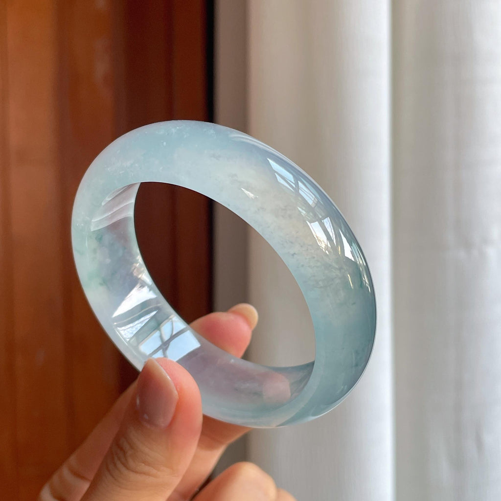 冰玻种飘蓝花宽版翡翠手镯（57.5mm）（yc402747）