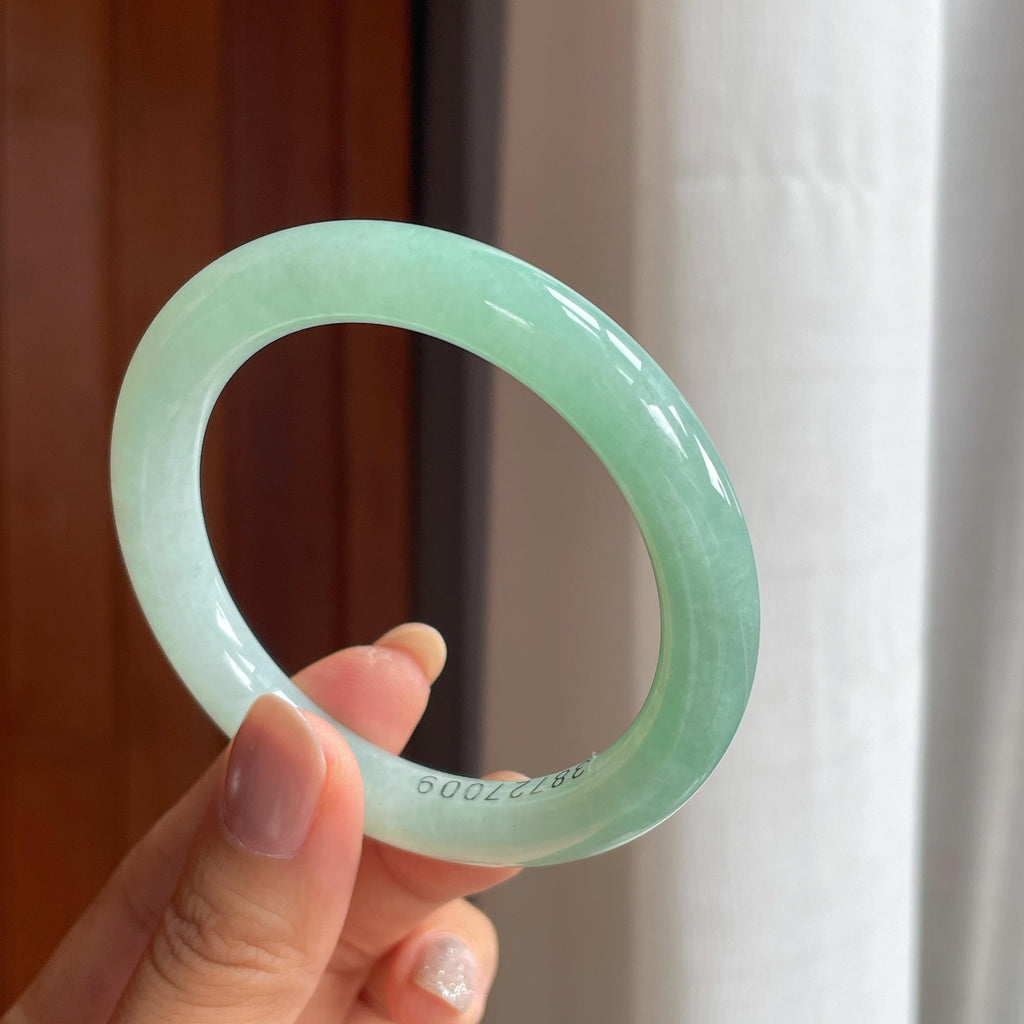 糯冰晴绿底翡翠圆条手镯（55mm）（yc404829）
