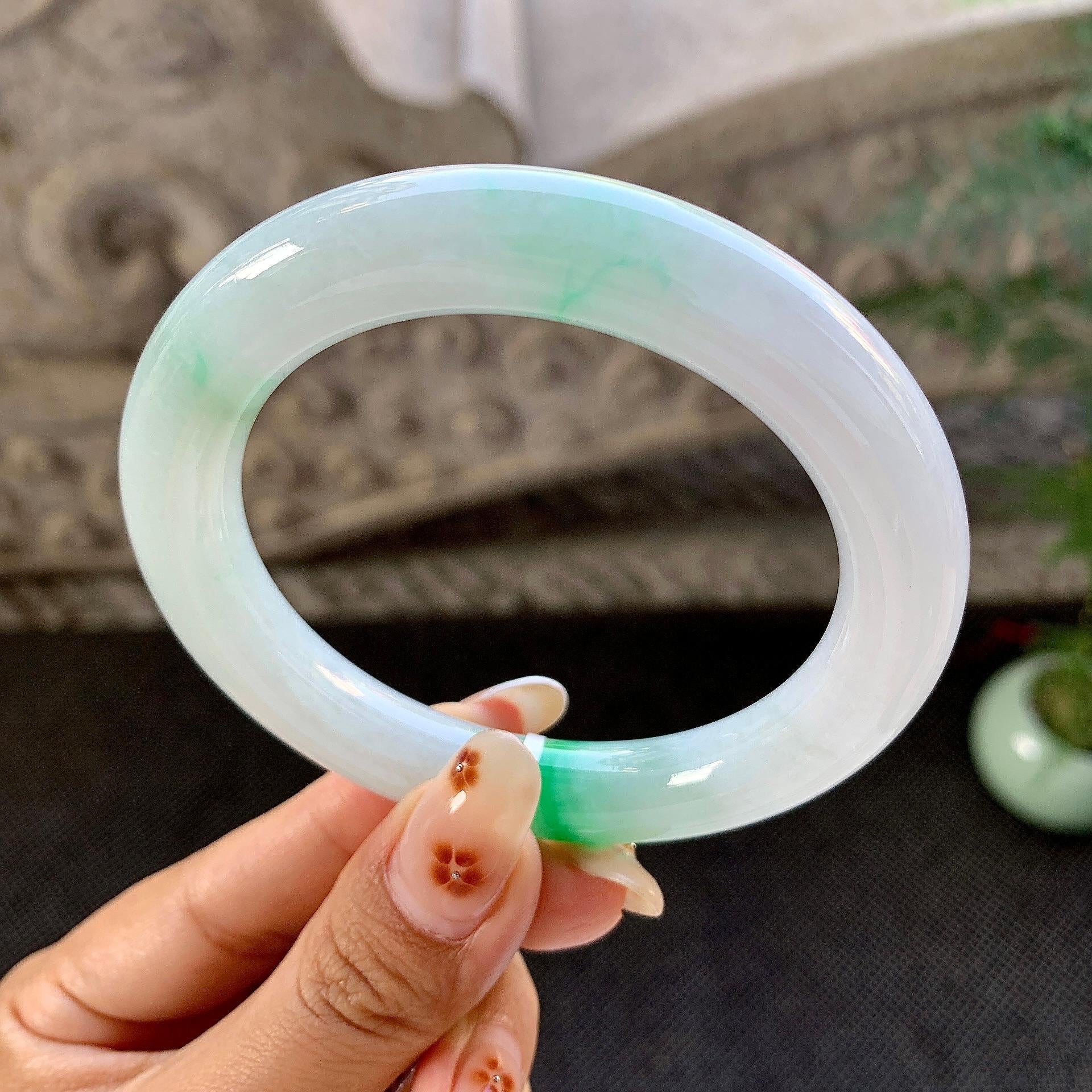 细糯种飘绿圆条手镯（55.9mm）（yc264075）