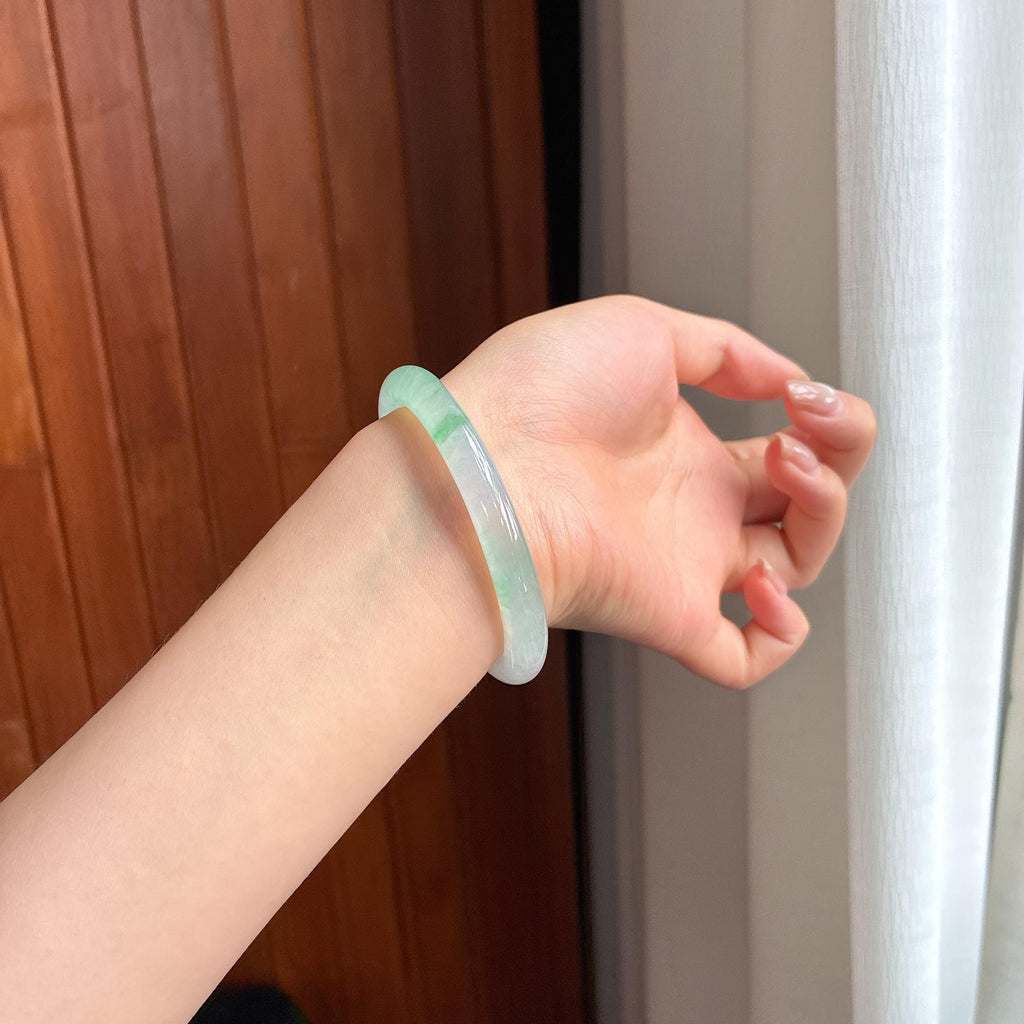 Vòng Tay Quý Phi Ngọc Phỉ Thúy Băng Chủng Phiêu Hoa 52 - Ngọc Phỉ Thúy Miến Điện Loại A Tự Nhiên (yc450820)